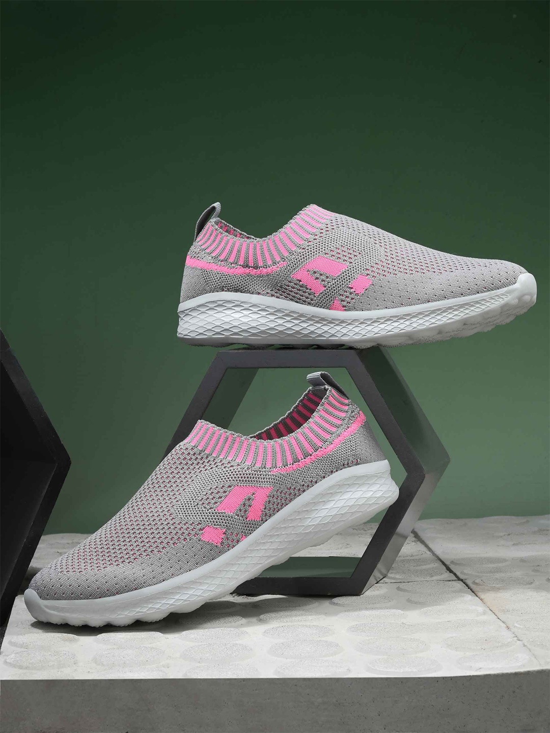 

HRX by Hrithik Roshan Women Grey Textured Lace-Up Walking Shoes