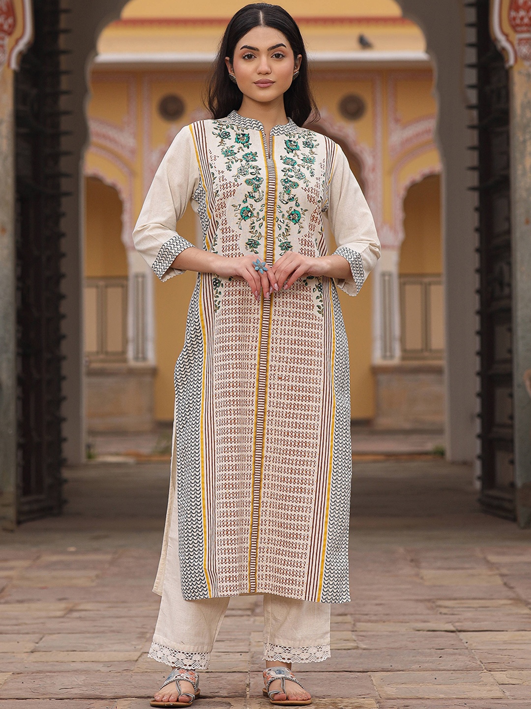 

AMIRAS INDIAN ETHNIC WEAR Ethnic Motifs Printed Sequinned Kurta, Brown