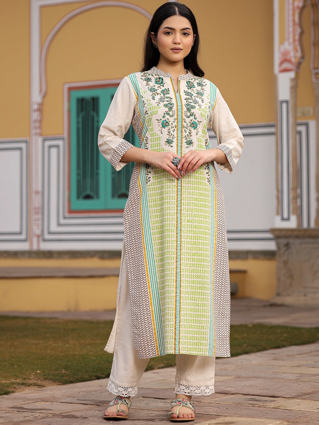 

AMIRAS INDIAN ETHNIC WEAR Geometric Printed Mandarin Collar Straight Kurta, Green