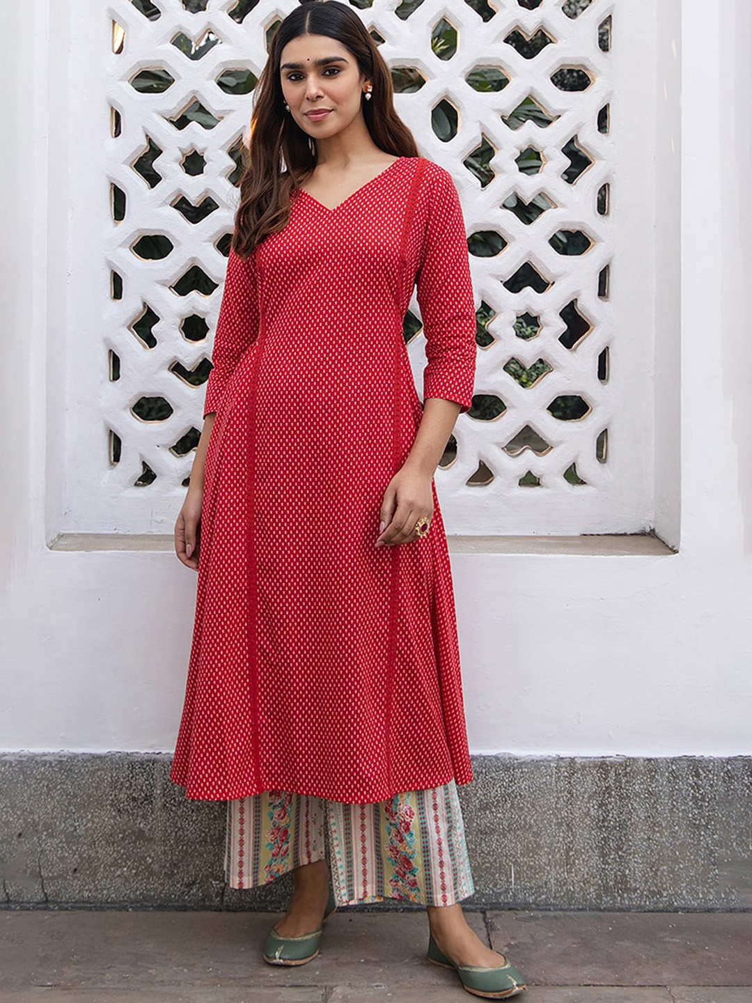 

Janasya Red Geometric Printed V-Neck Flared Pure Cotton A-Line Kurta With Trouser