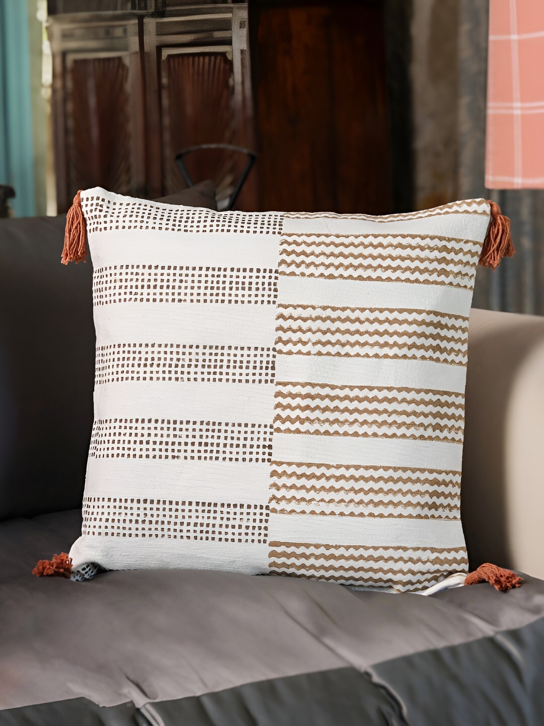 

SANSKRUTIHOMES Brown & White Geometric Cotton Square Cushion Covers