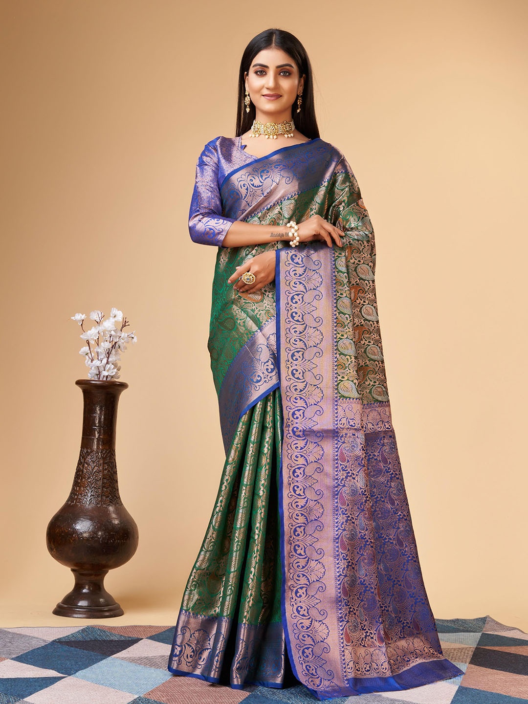 

ALAGINI Paisley Woven Design Zari Banarasi Saree, Green