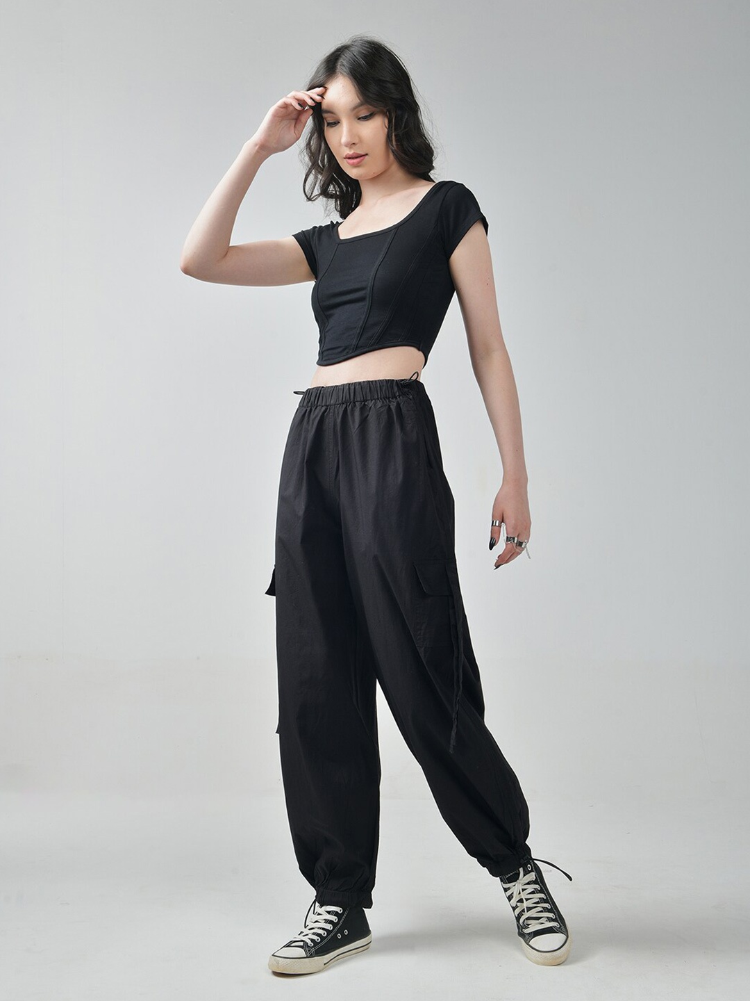 

IZF Crop Top & Cargos, Black