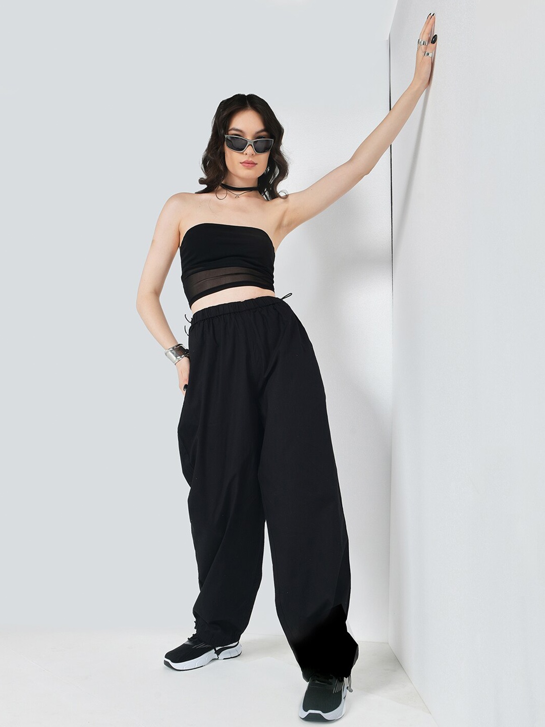 

IZF Crop Top & Parachute Pants, Black