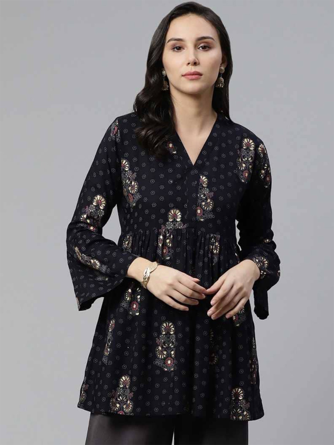 

SAK JAIPUR Floral Printed V-Neck Kurti, Black