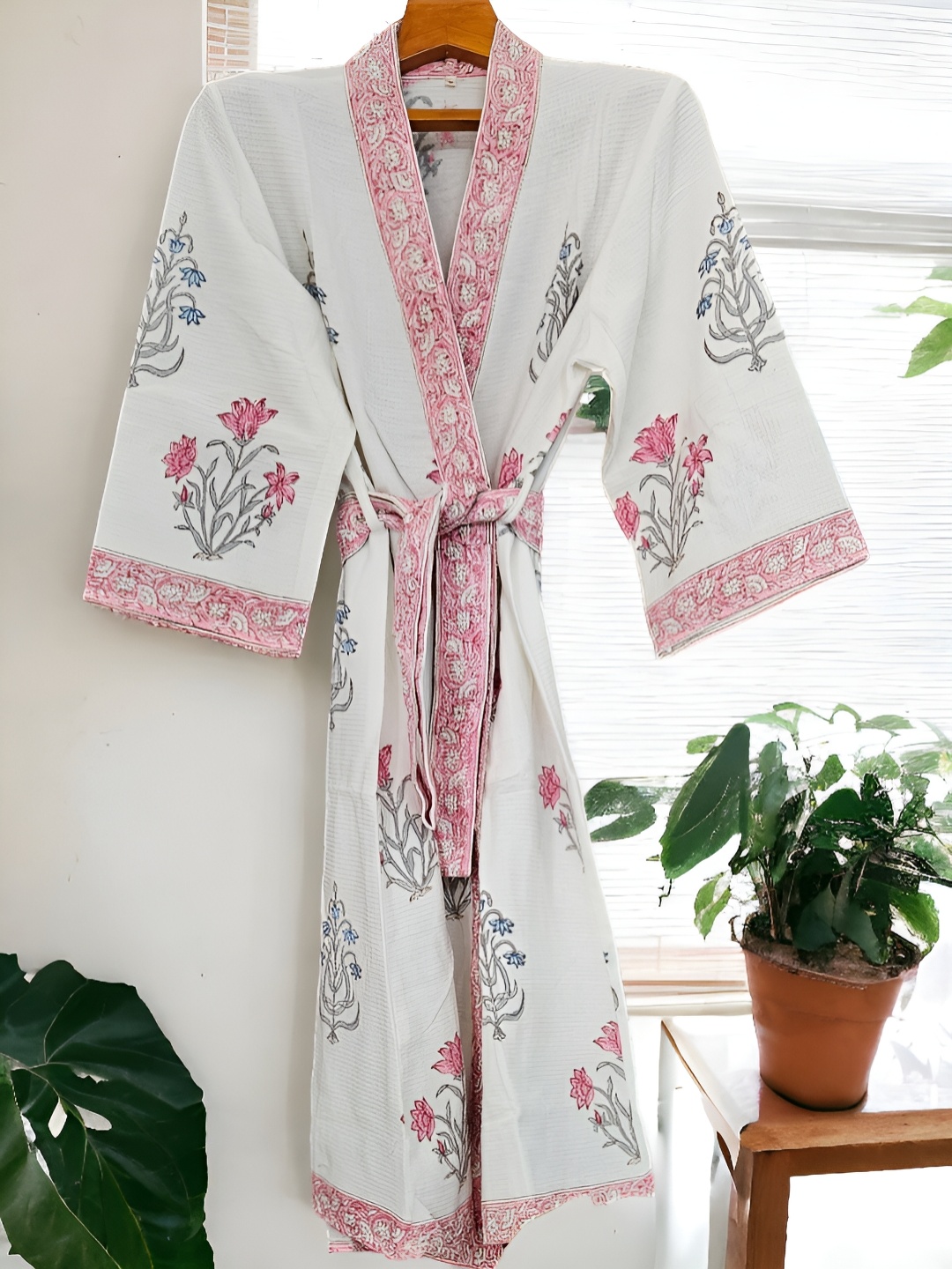 

Feels Like Home White & Pink Royal Collection Printed Waffle Cotton Bath Robe