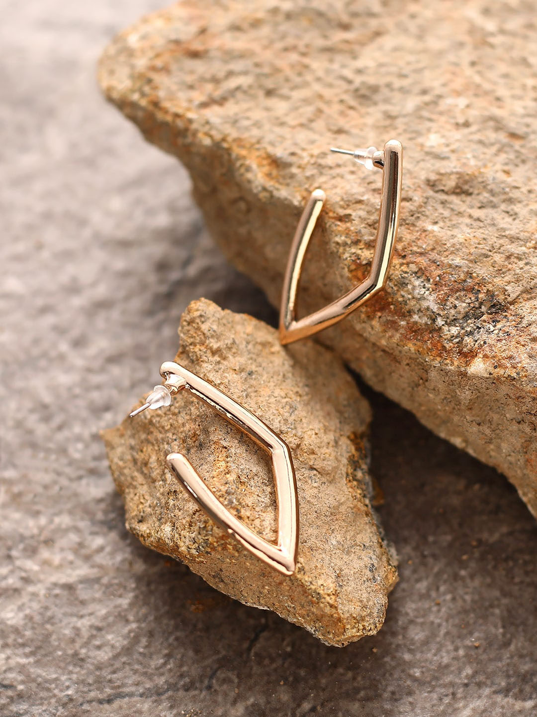 

Niska Gold-Plated Geometric Half Hoop Earrings
