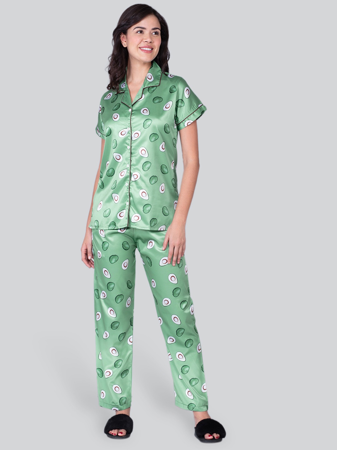 

THE DAILY OUTFITS Graphic Printed Lapel Collar Satin Night suit, Green