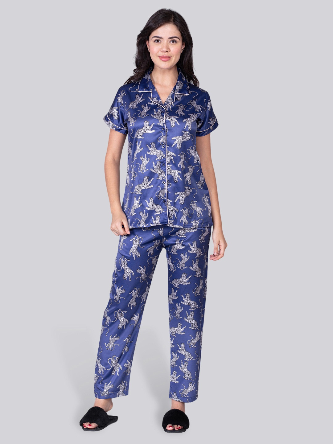 

THE DAILY OUTFITS Graphic Printed Lapel Collar Satin Night suit, Blue