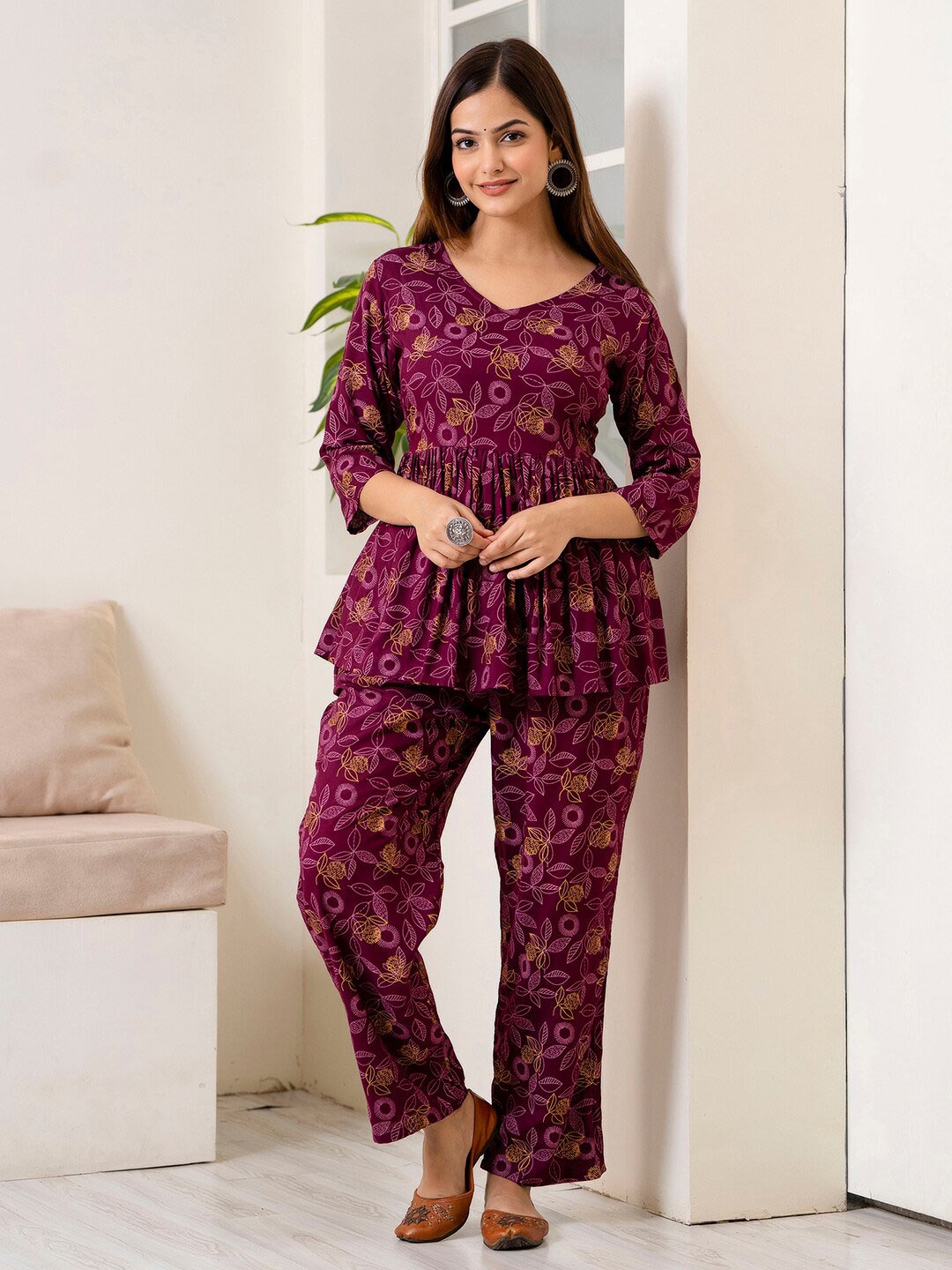 

Veshviti Floral Printed V-Neck Top With Trousers, Purple