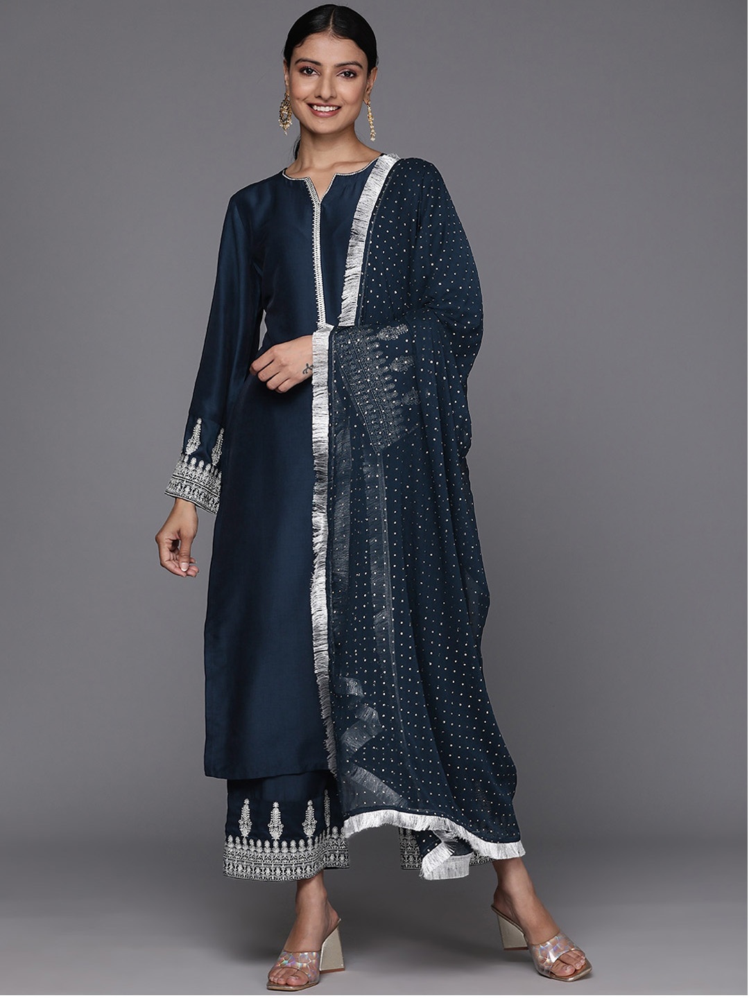 

Varanga Ethnic Motifs Embroidered Regular Kurta with Trousers & With Dupatta, Navy blue