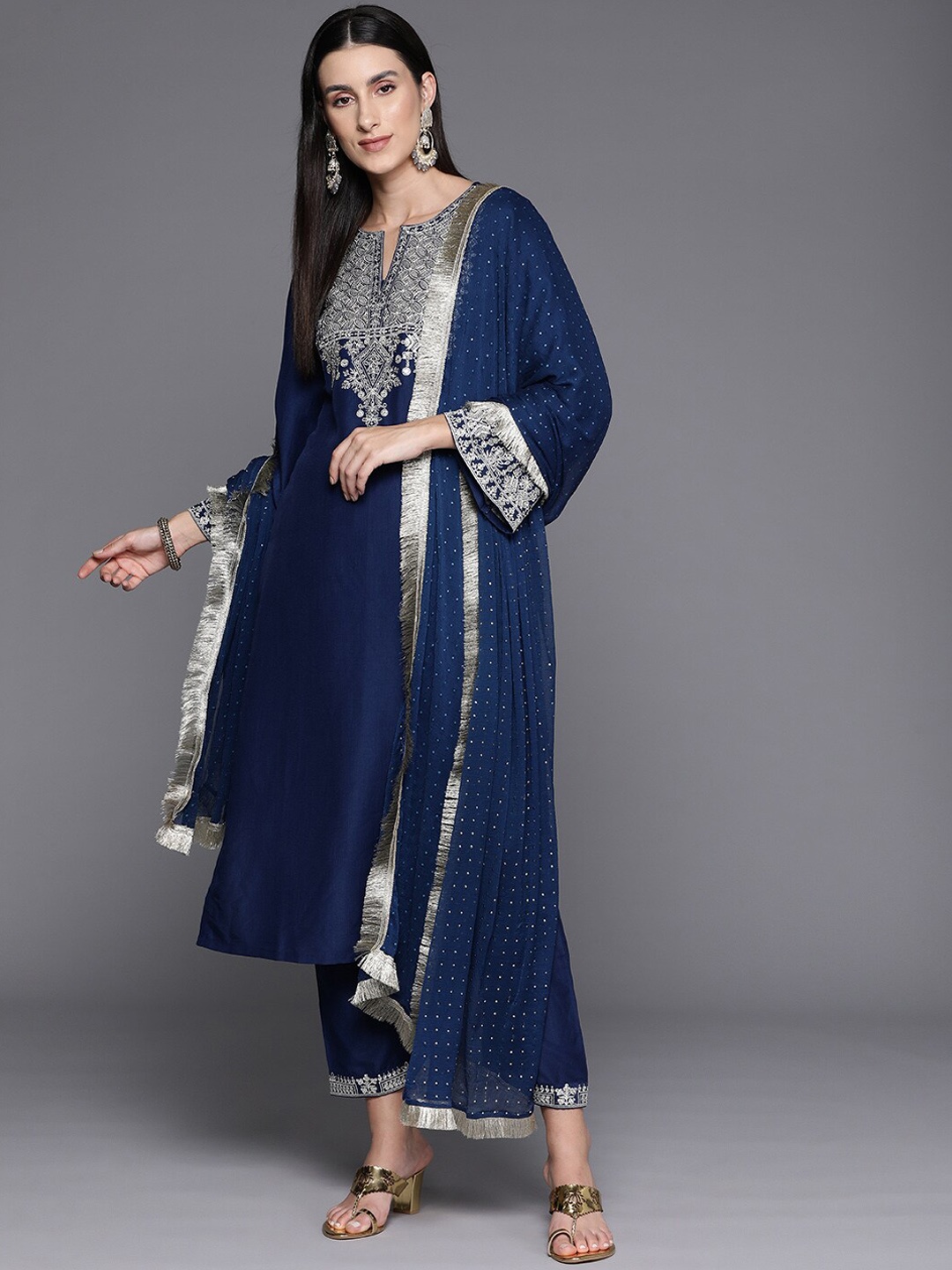

Varanga Notch Neck Ethnic Motifs Embroidered Regular Kurta Set, Blue
