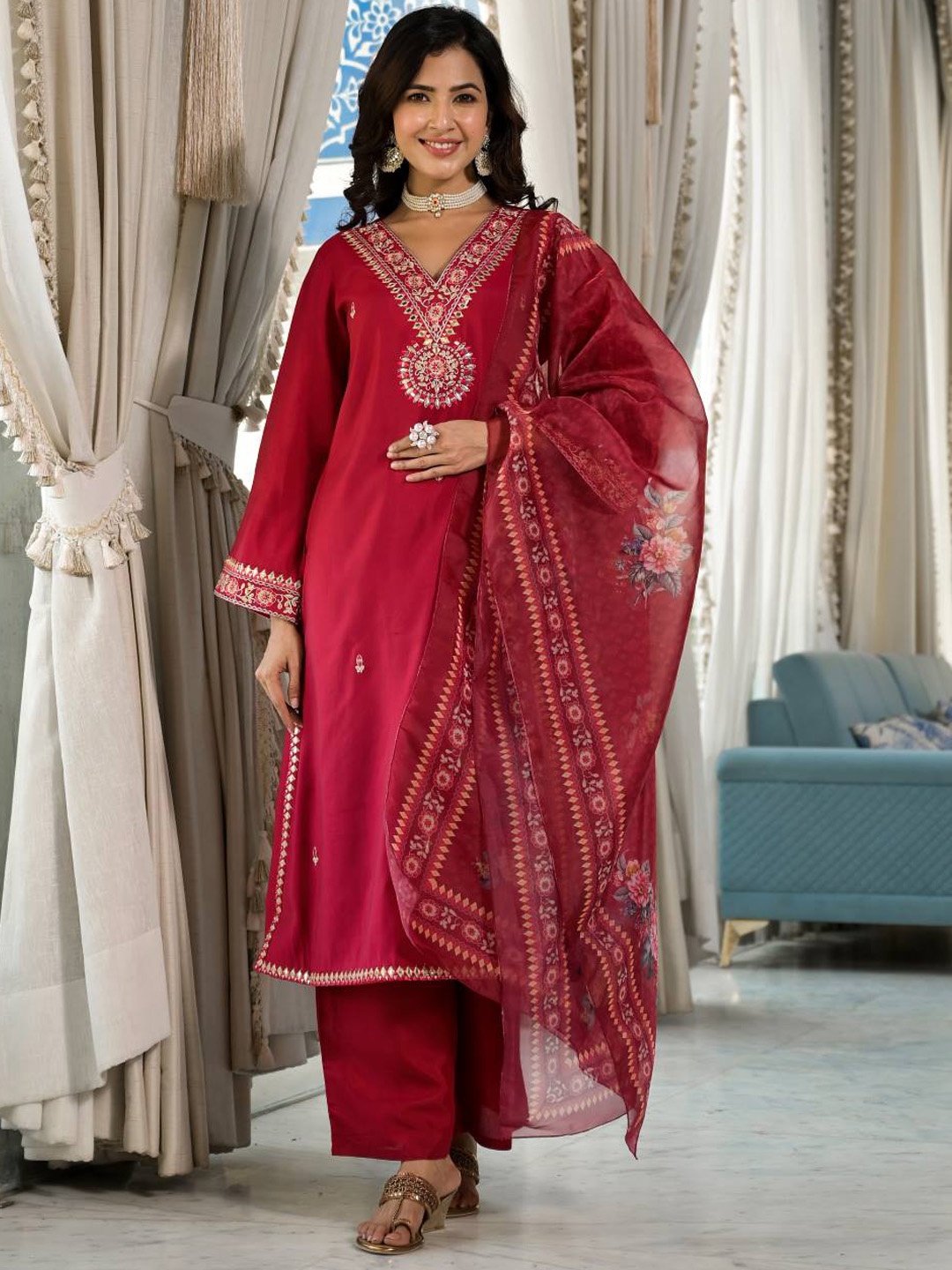 

Varanga Ethnic Motifs Yoke Design Regular Thread Work Kurta with Trousers & With Dupatta, Red