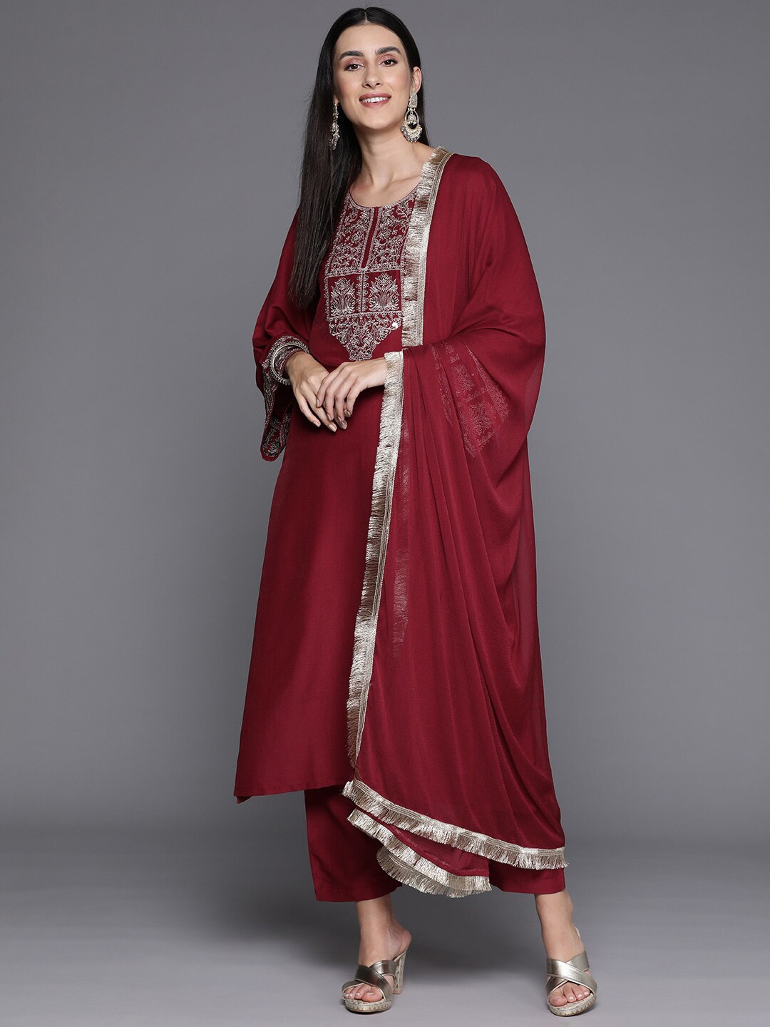 

Varanga Ethnic Motifs Embroidered Regular Sequinned Kurta with Trousers & With Dupatta, Maroon