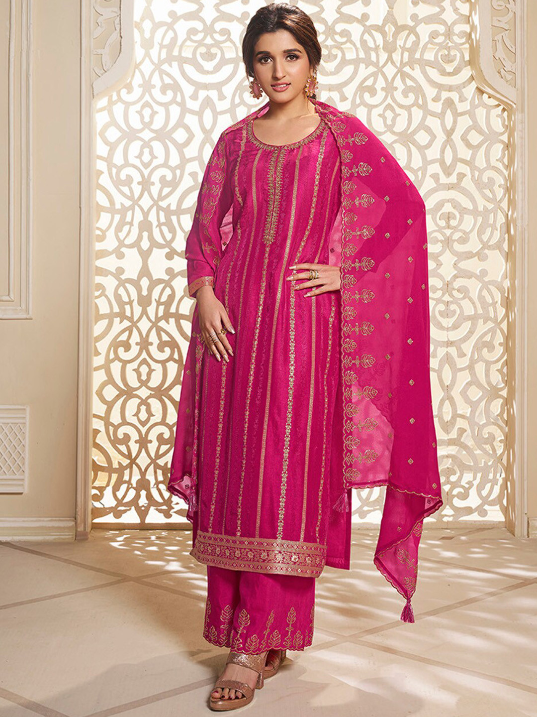 

Seerat Round Neck Long Sleeves Ethnic Pure Silk Kurta with Palazzo & Dupatta, Magenta