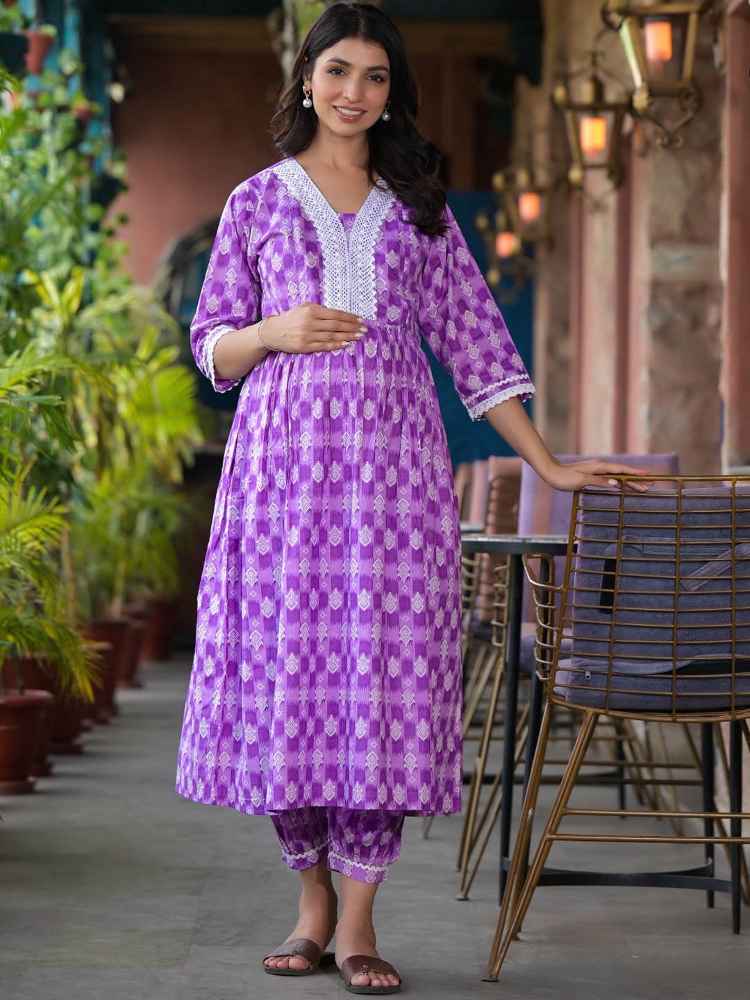 

Aujjessa Printed Thread Work Pure Cotton Maternity Feeding Kurta with Harem Pants, Lavender