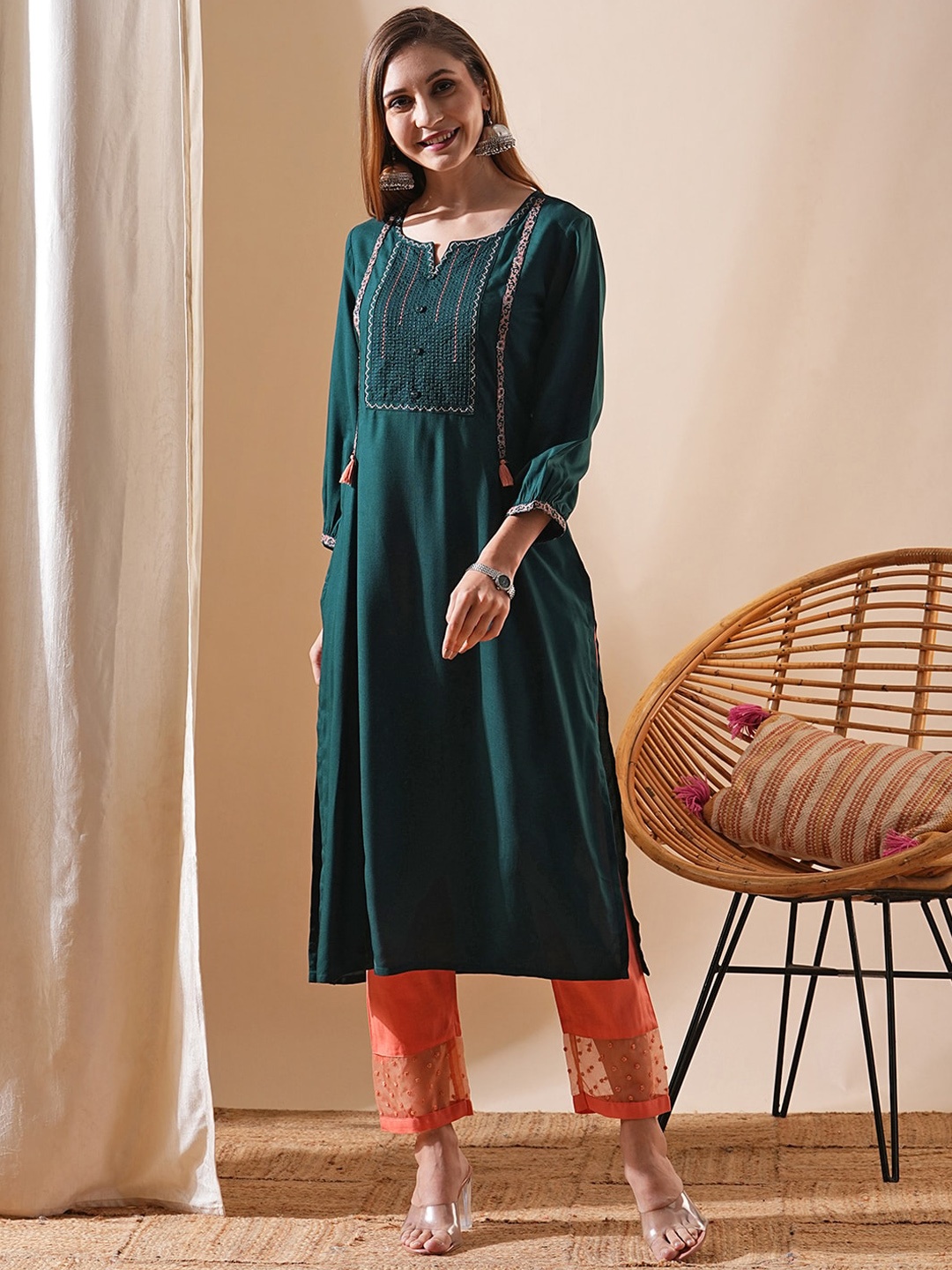 

FASHOR Geometric Yoke Design Thread Work Straight Kurta, Green