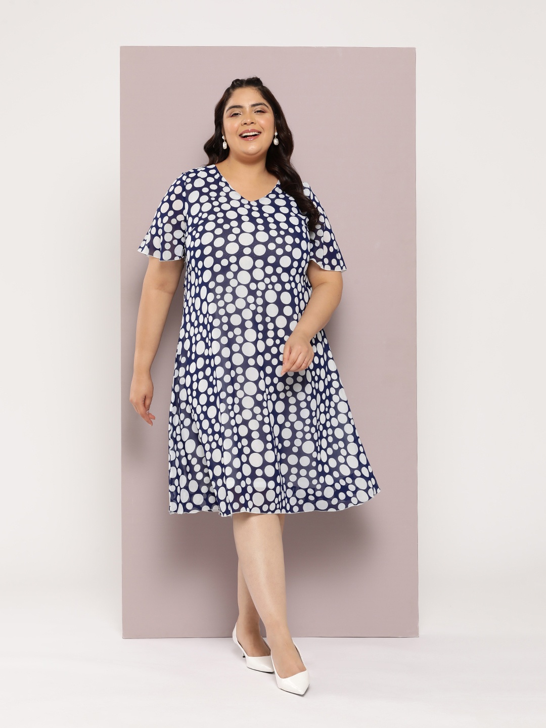 

Qurvii+ Plus Size Polka Dot Print Flared Sleeve Georgette A-Line Midi Dress, Navy blue