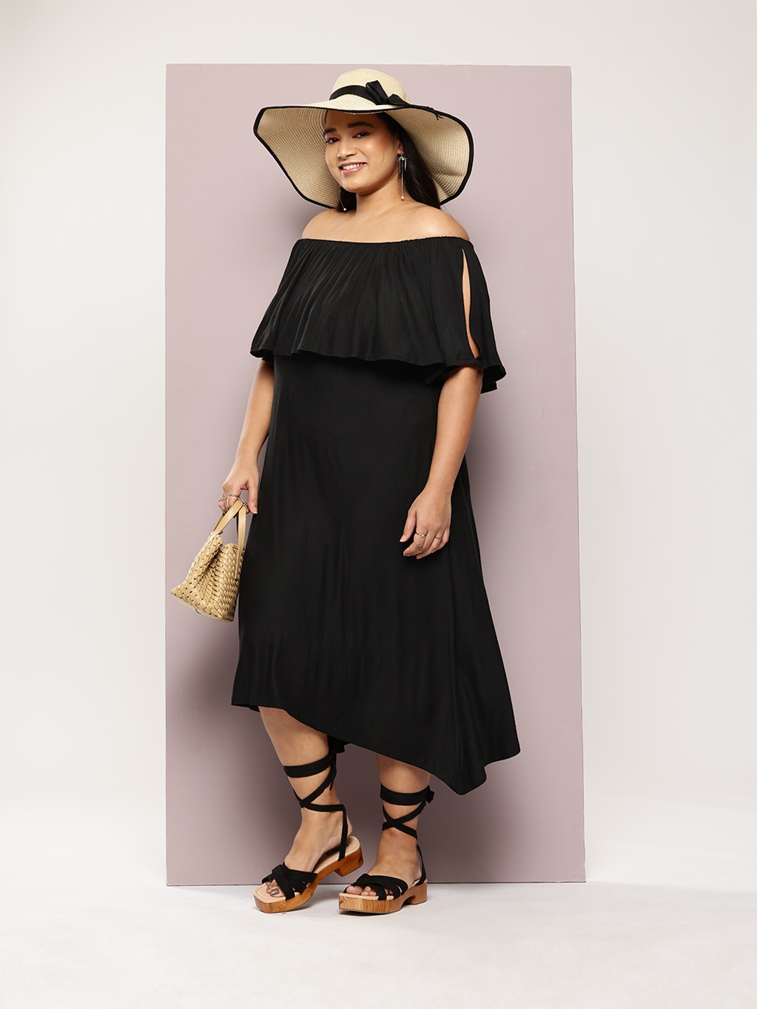 

Qurvii+ Plus Size Solid Ruffled A-Line Midi Dress, Black