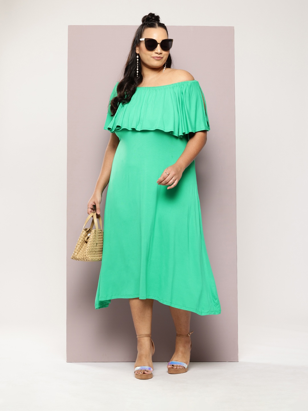 

Qurvii+ Plus Size Solid Ruffled A-Line Midi Dress, Green