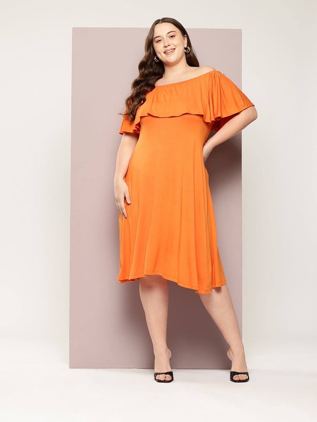 

Qurvii+ Plus Size Solid Ruffled A-Line Midi Dress, Orange