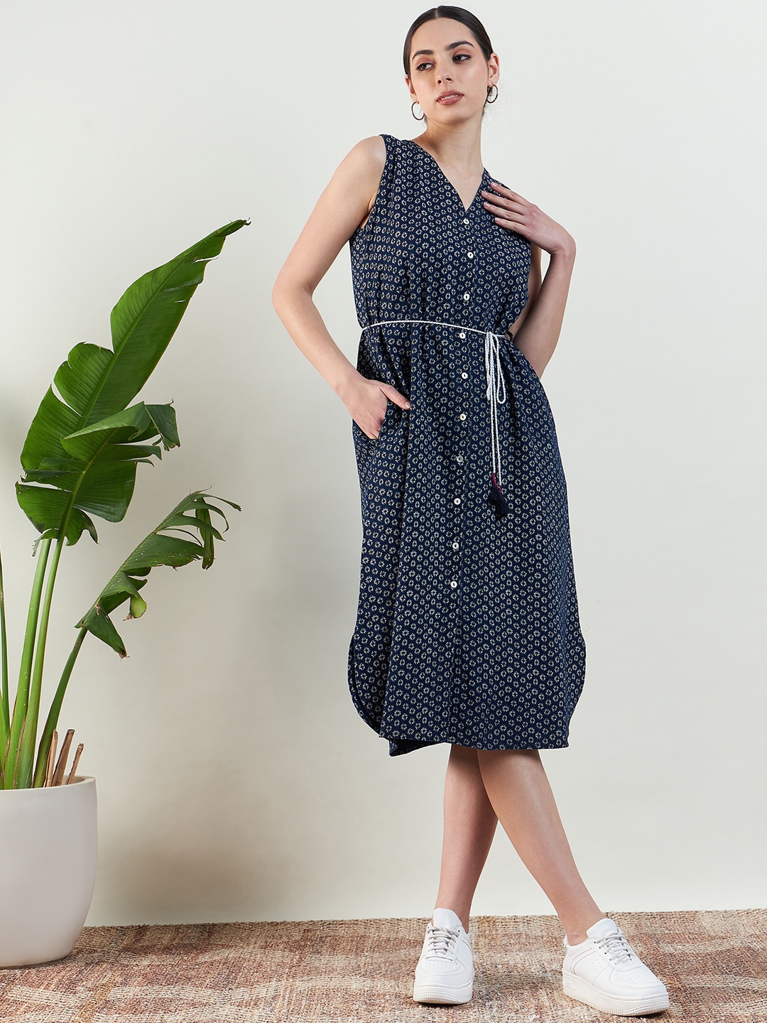

STADO V Neck Polka Dot Printed Cotton Fit & Flare Midi Dress, Blue