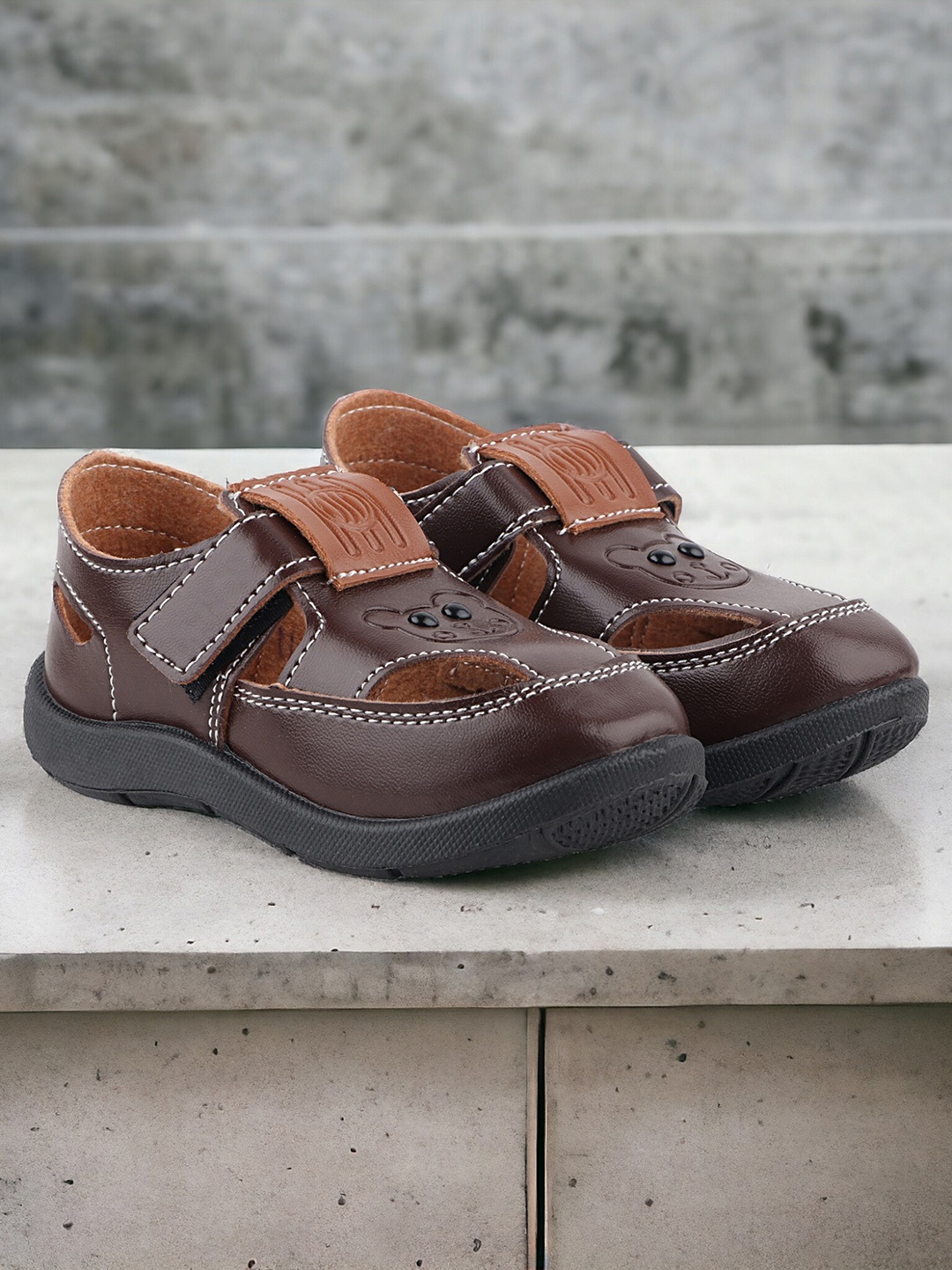 

BAESD Kids Textured Velcro Sneakers, Brown