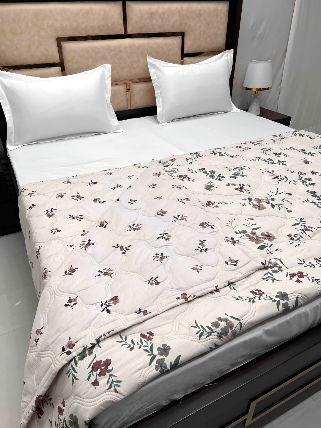 

Pure Decor Cream-Coloured & Green Floral AC Room 210 GSM Double Bed Comforter