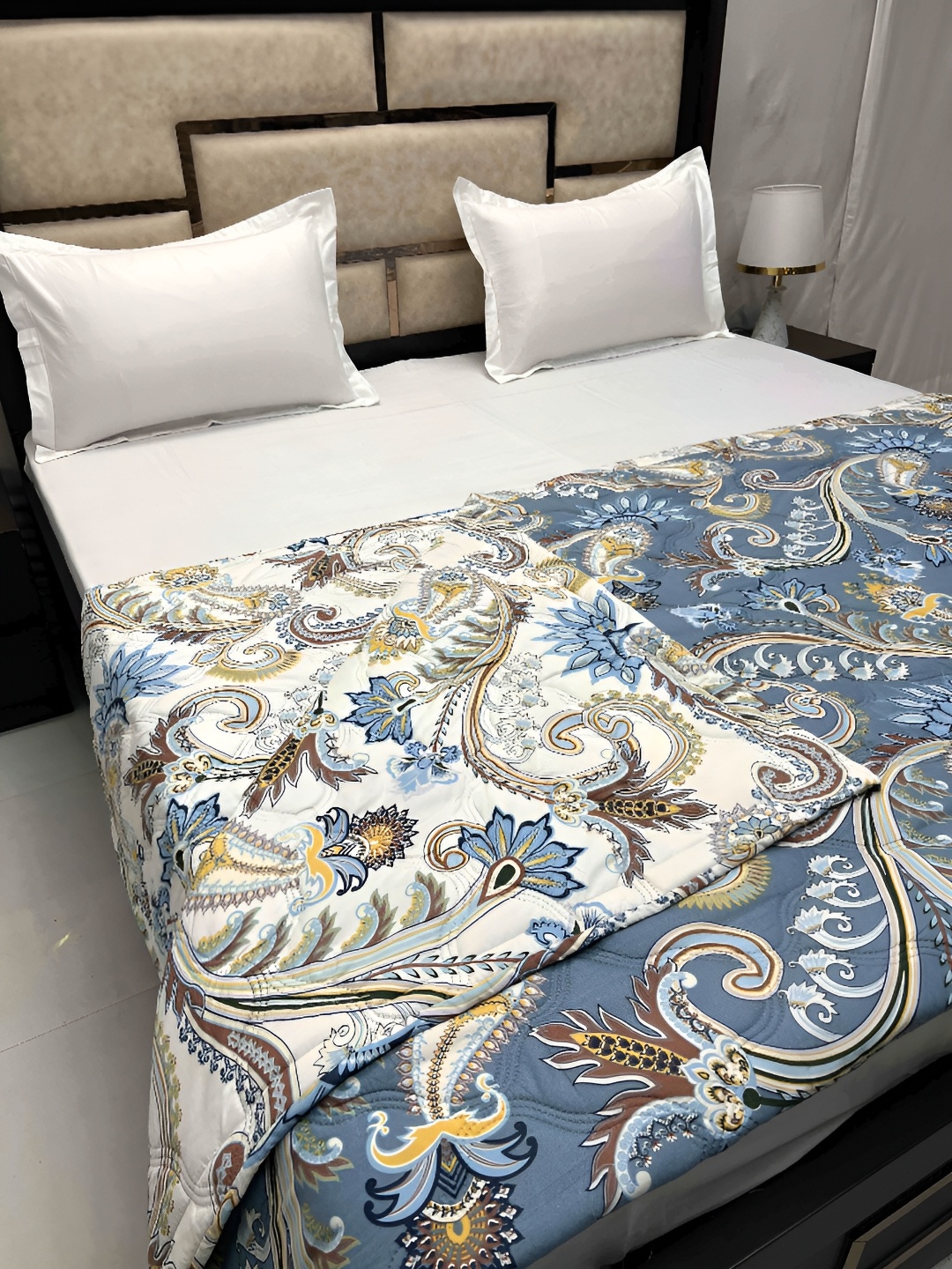 

Pure Decor Blue & White Ethnic Motifs AC Room 210 GSM Double Bed Comforter