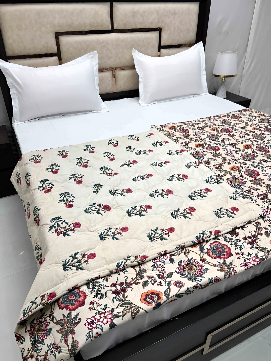 

Pure Decor White & Green Floral AC Room 210 GSM Double Bed Comforter