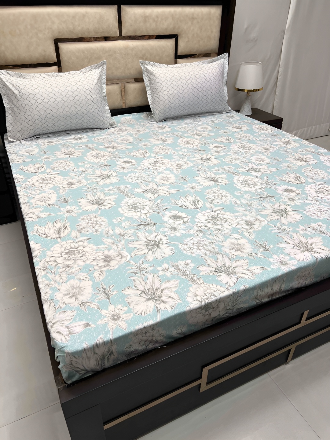 

Pure Decor Green & White Floral Cotton 350 TC King Bedsheet with 2 Pillow Covers