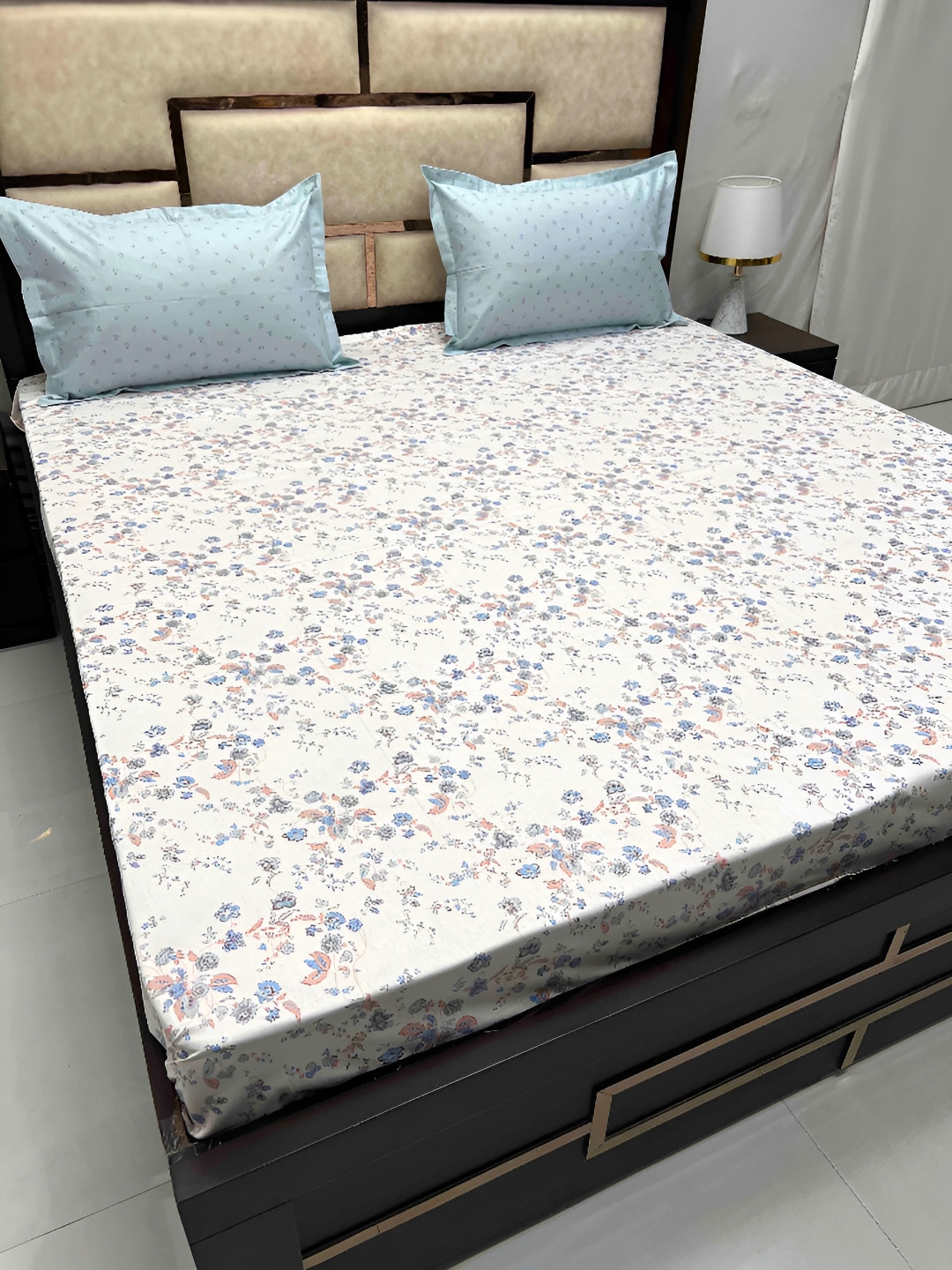 

Pure Decor Lifestyle White & Blue Floral Cotton 350 TC King Bedsheet With 2 Pillow Covers