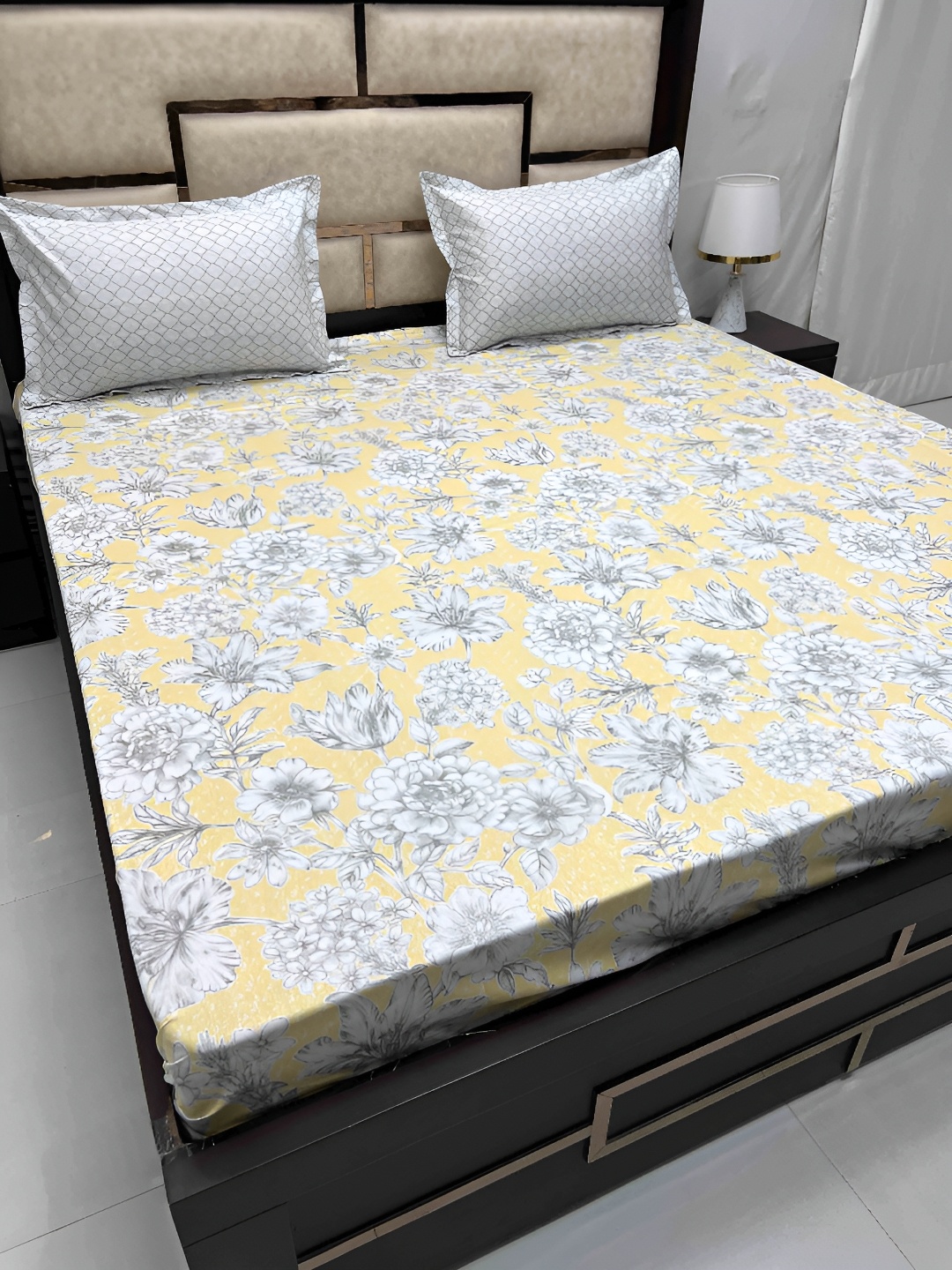 

Pure Decor Yellow & White Floral Cotton 350 TC King Bedsheet with 2 Pillow Covers