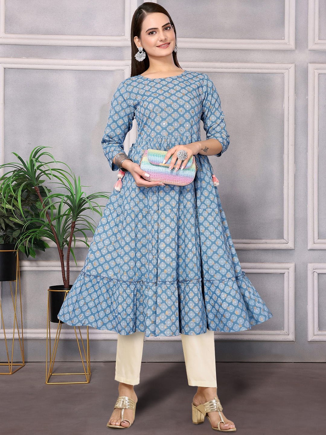 

Rangita Floral Printed Regular Mirror Work Kurta with Trousers, Blue