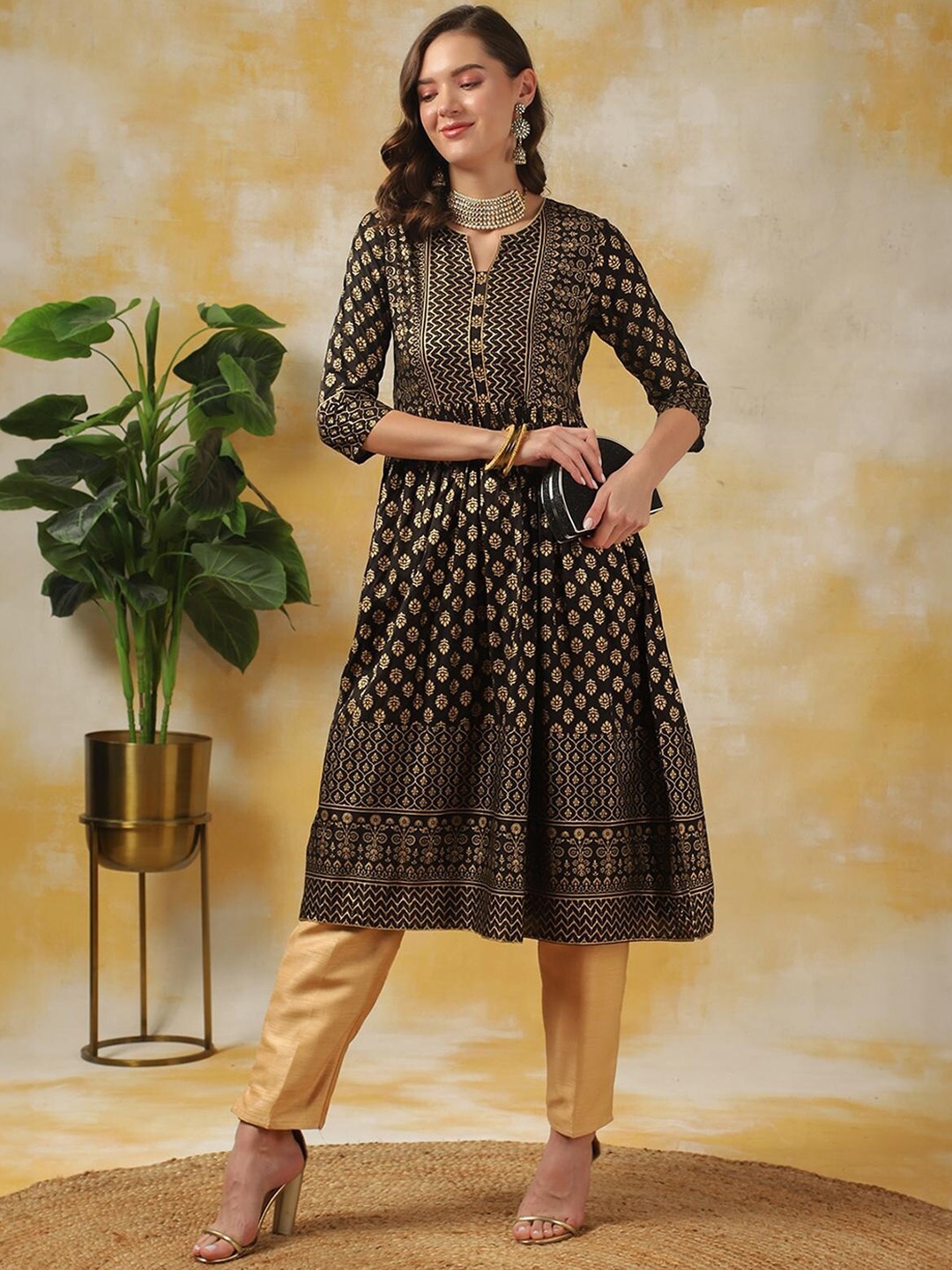 

Rangita Ethnic Motifs Printed Regular Kurta with Trousers, Black