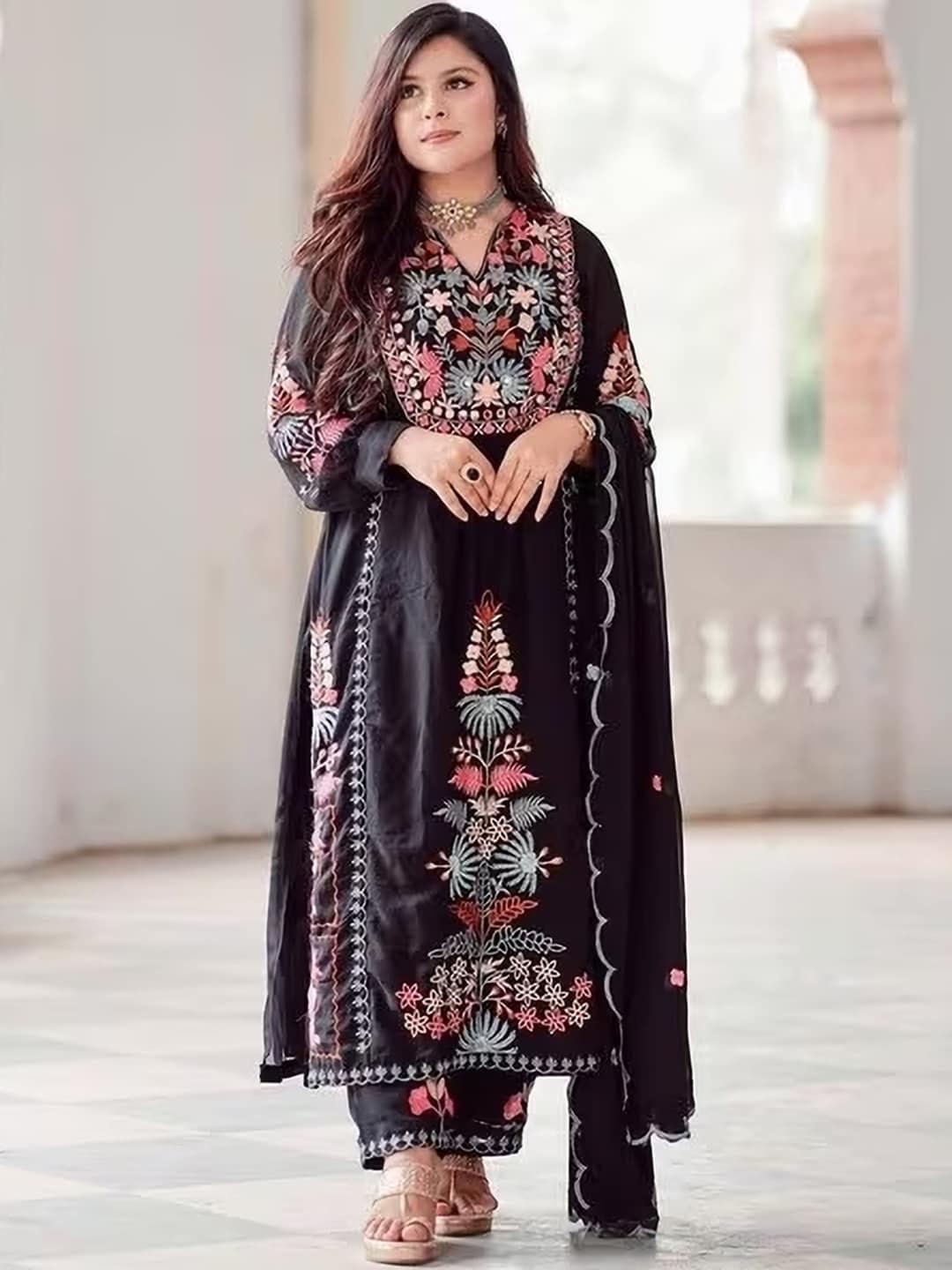 

Pionex Floral Embroidered Regular Kurta with Patiala & With Dupatta, Black