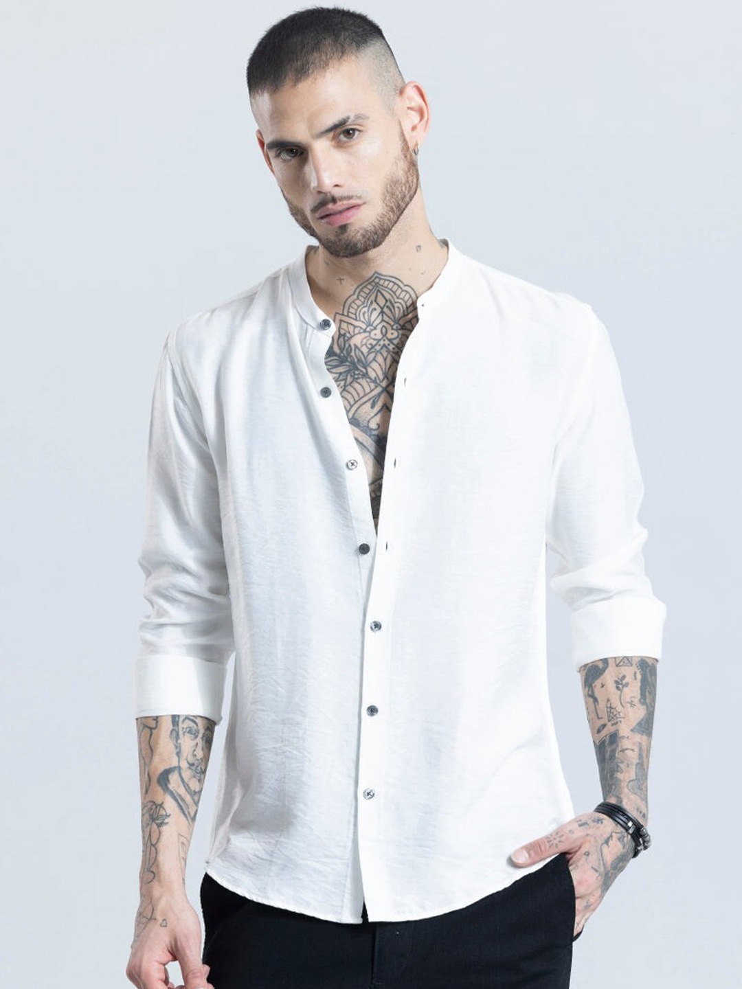 

Snitch White Classic Slim Fit Mandarin Collar Cotton Printed Casual Shirt