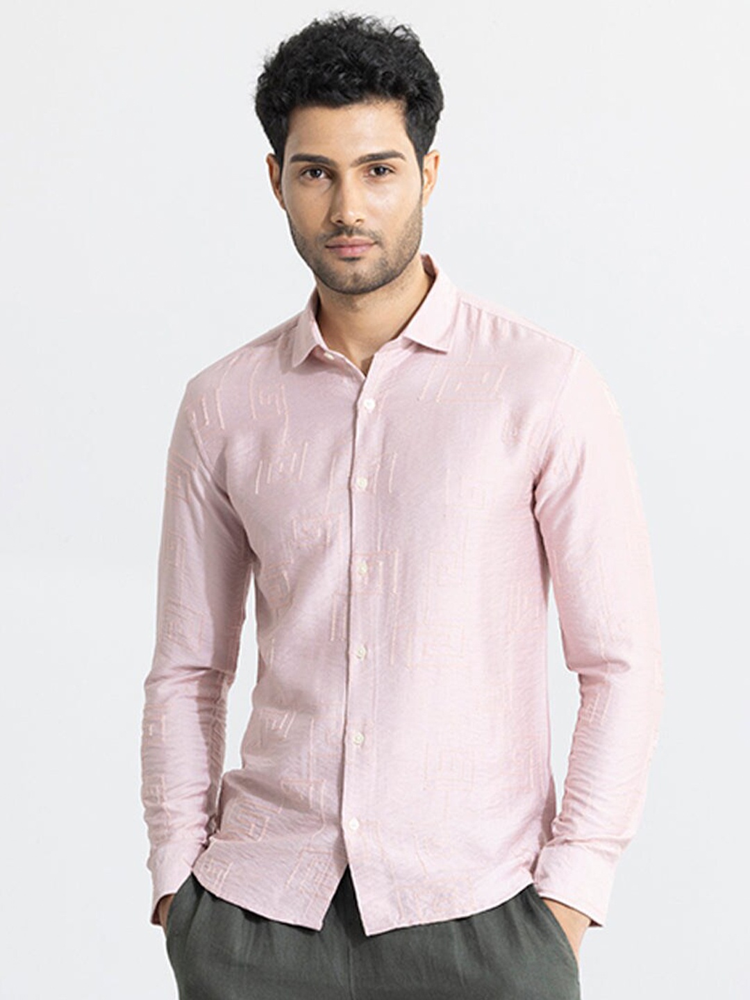 

Snitch Classic Textured Spread Collar Long Sleeves Slim Fit Cotton Casual Shirt, Peach