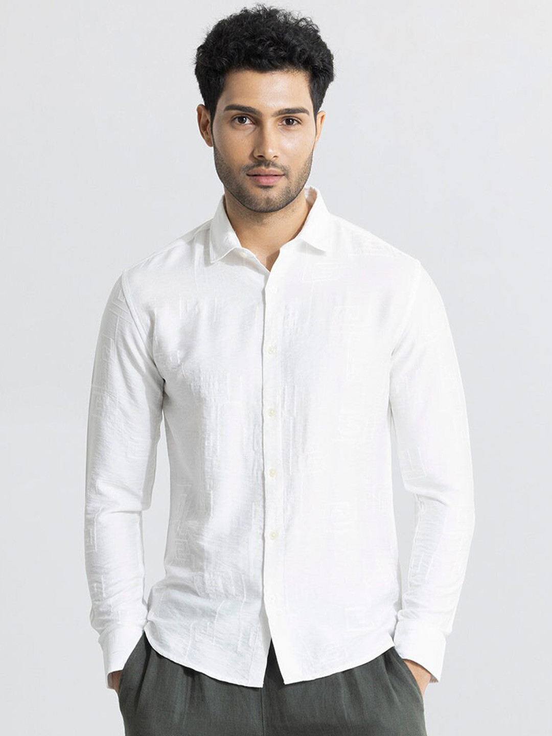 

Snitch White Classic Slim Fit Cotton Casual Shirt