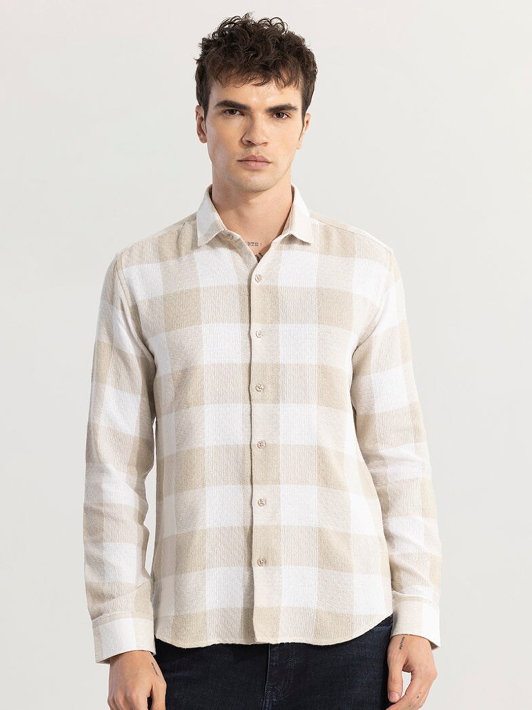 

Snitch Beige Classic Slim Fit Buffalo Checks Cotton Checked Casual Shirt