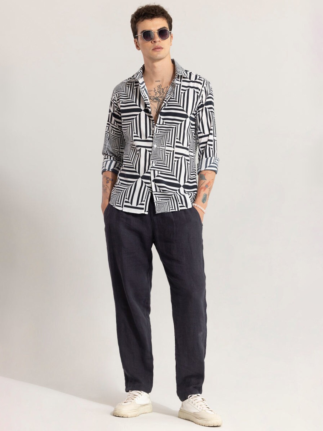 

Snitch Classic Slim Fit Geometric Checked Casual Shirt, Black