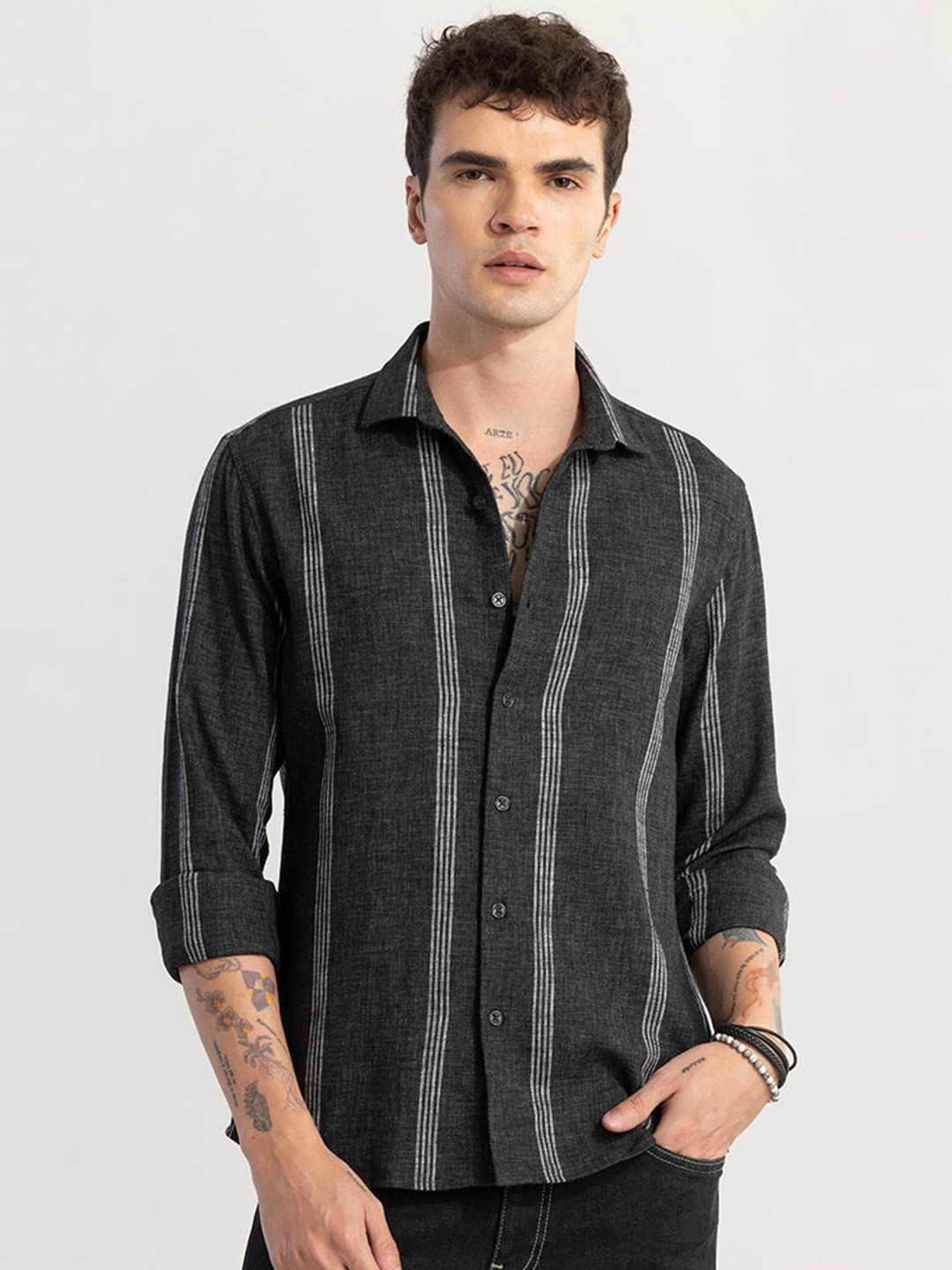 

Snitch Black Classic Slim Fit Cotton Casual Shirt