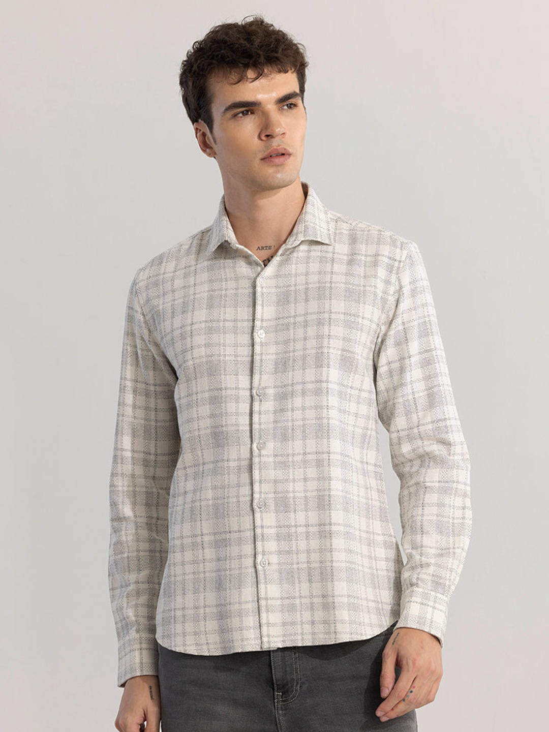 

Snitch Classic Slim Fit Tartan Checked Spread Collar Long Sleeves Cotton Casual Shirt, Off white