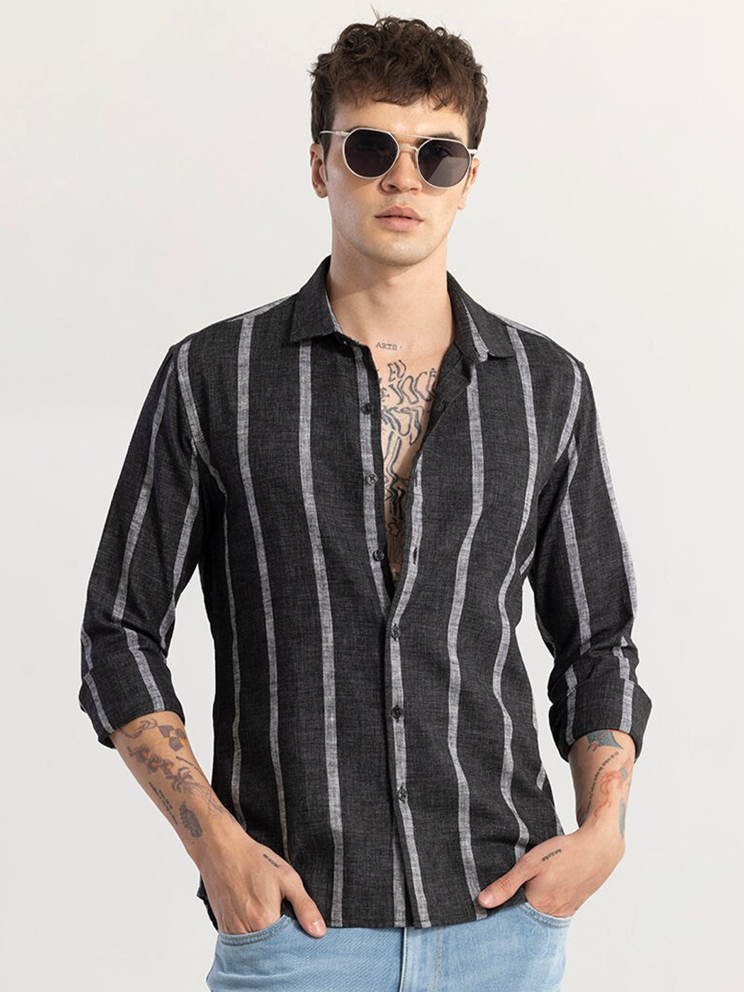 

Snitch Black Classic Slim Fit Horizontal Stripes Cotton Casual Shirt