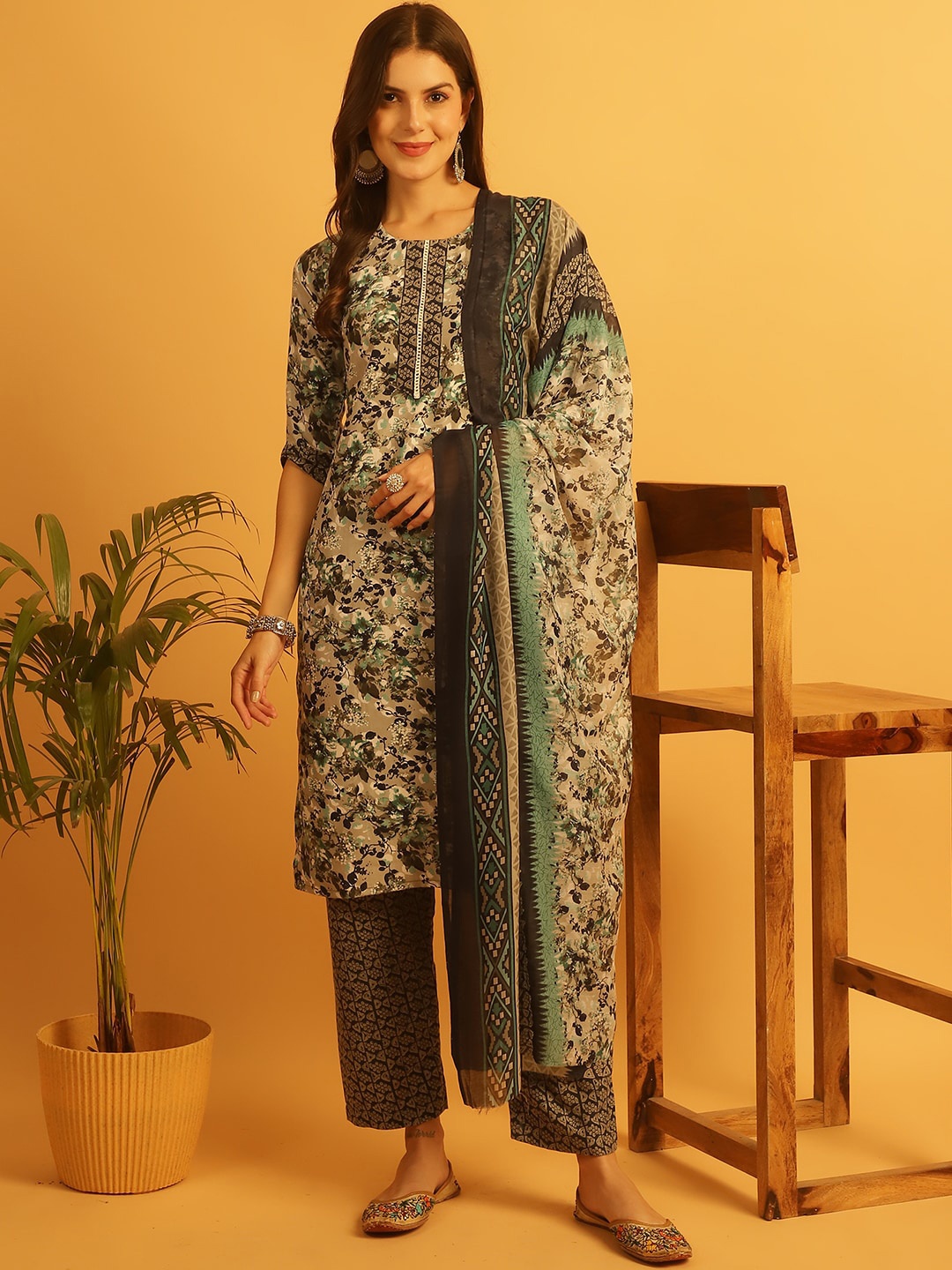 

arangya Floral Printed Pure Cotton Straight Kurta With Trousers & Dupatta, Green