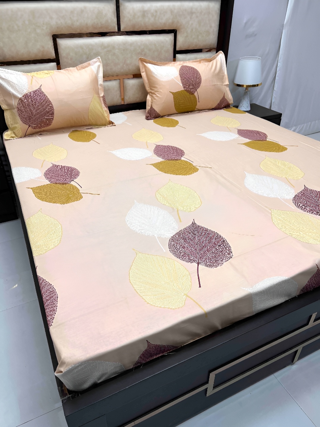 

Pure Decor Velar Fur Sib Peach Floral Cotton 350 TC King Bedsheet With 2 Pillow Covers