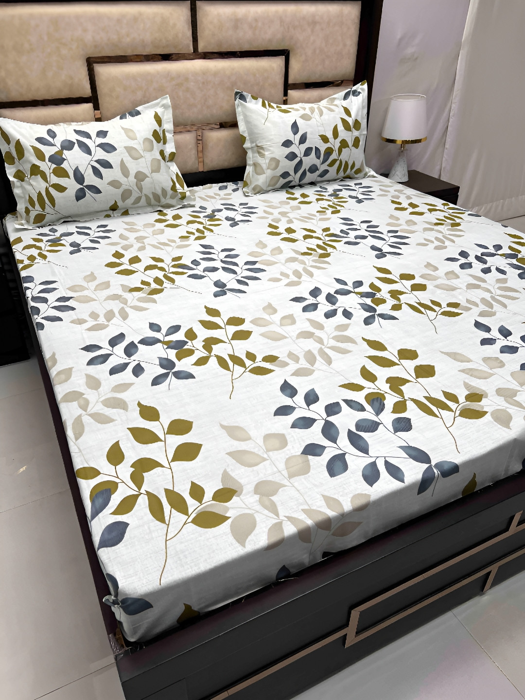 

Pure Decor Velar Fur Sib Blue & White Floral Cotton 350 TC King Bedsheet & 2 Pillow Covers