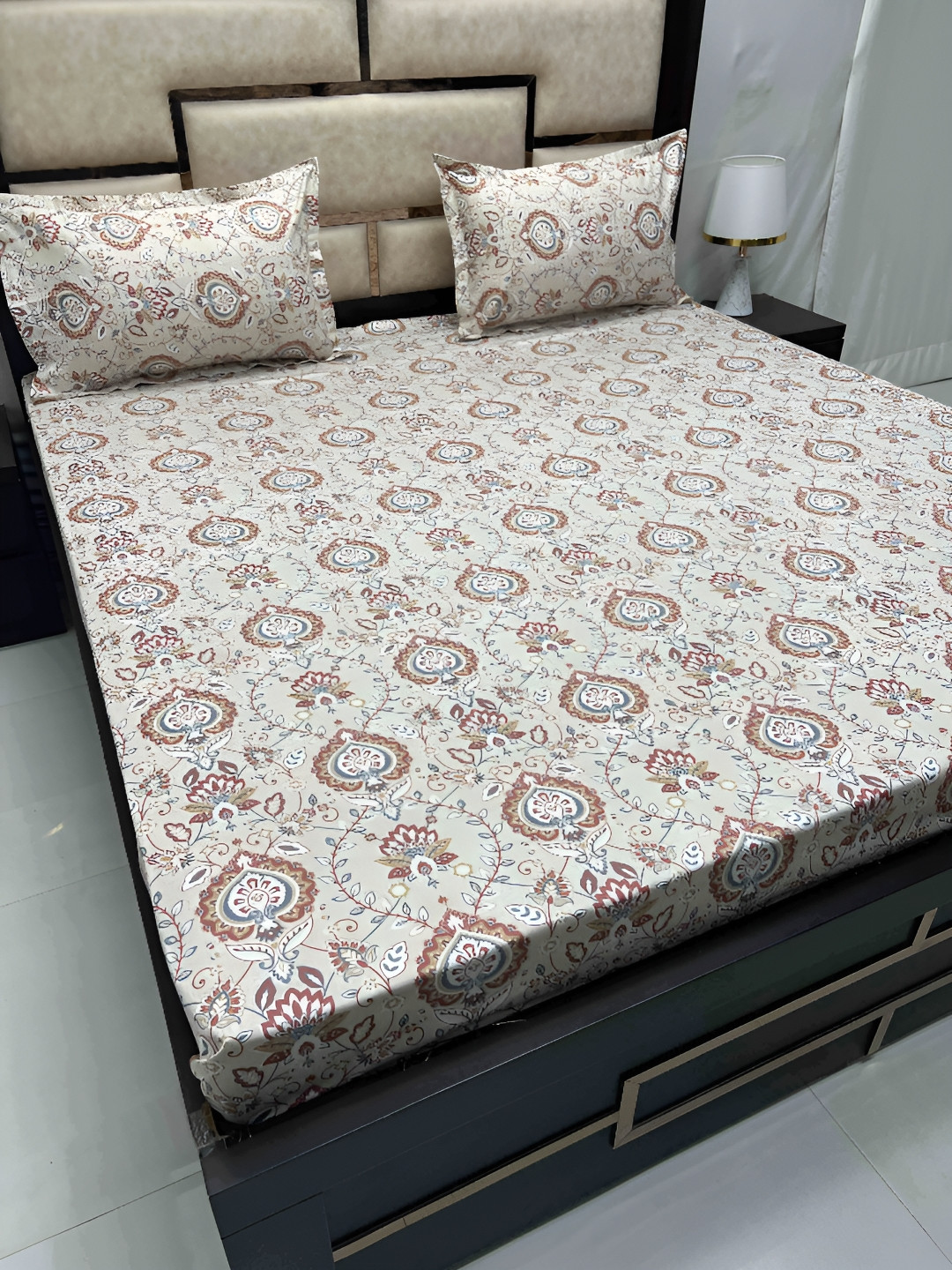 

Pure Decor Brown & White Ethnic Motifs Cotton 350 TC King Bedsheet with 2 Pillow Covers