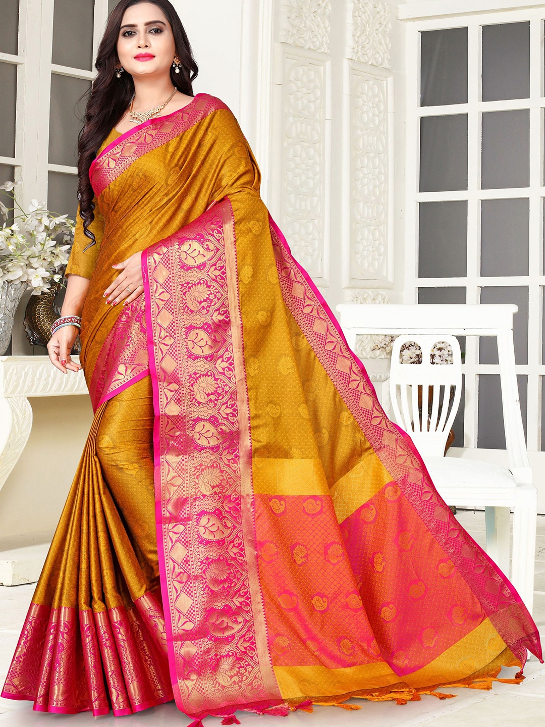 

DIVASTRI Paisley Woven Design Zari Pure Silk Banarasi Saree, Orange