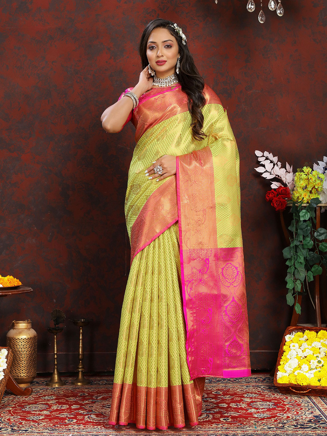 

DIVASTRI Ethnic Motifs Pure Silk Banarasi Zari Saree, Yellow